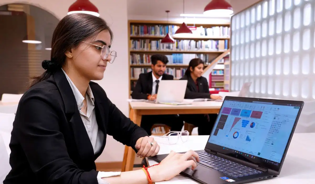 Careers after BBA in Data Science and AI including data analyst, business analyst and AI jobs